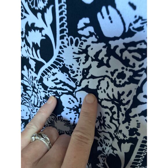 Susan Lawrence Black and White Stretch Pullover Top, Size 3X - Picture 6 of 8